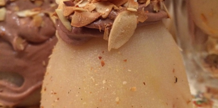 Poires pochées et ganache montée au chocolat