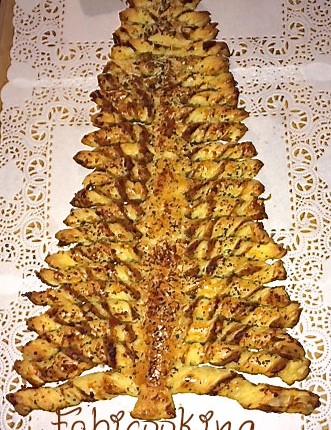 Arbre de Nöel feuilleté aux tomates et pignons
