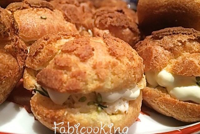 Choux garnis au crabe et wasabi