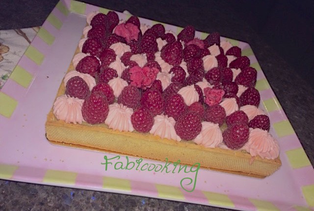 Tarte framboises,biscuit au Thé Matcha et crème à la rose