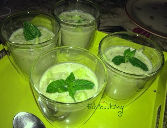 Soupe froide de concombre et menthe