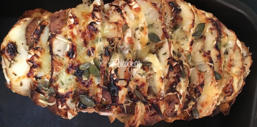 Pain au fromage de chèvre et à la poire