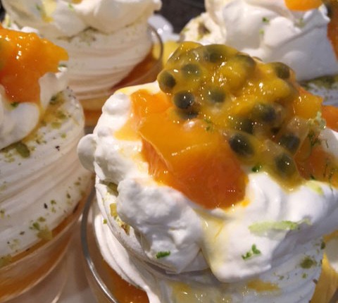Pavlova aux fruits exotiques