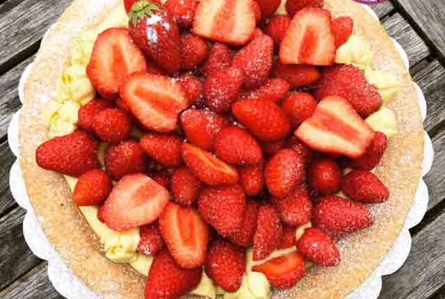Dacquoise aux fraises comme une tarte