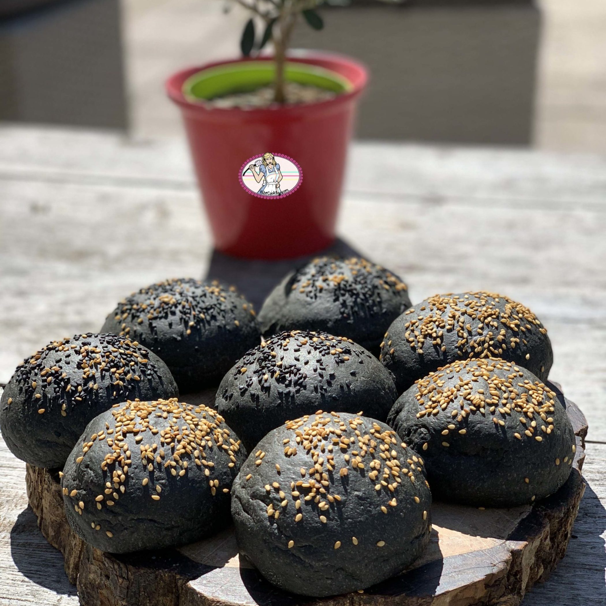 Pain hamburger au charbon végétal