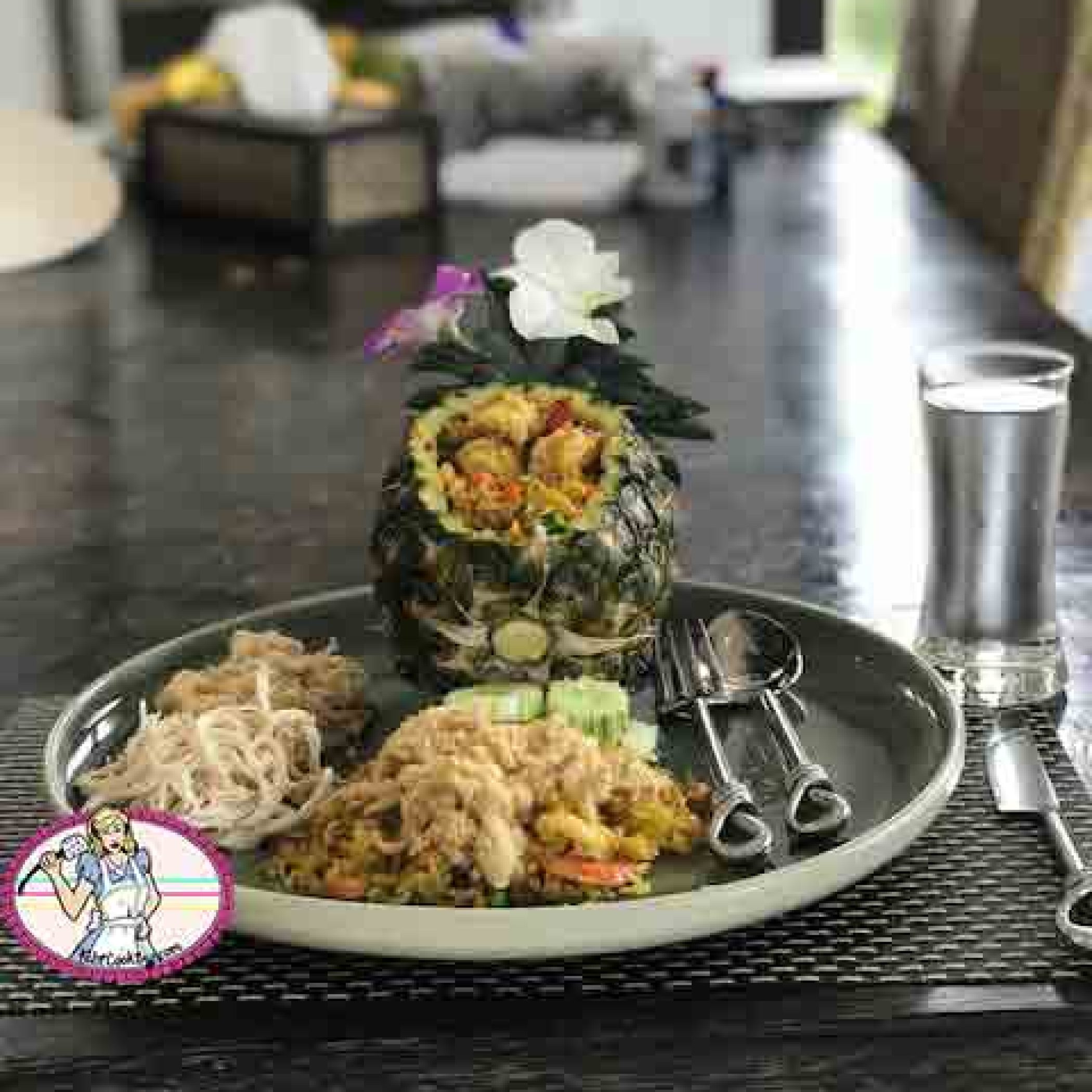 Riz frit à l'ananas et crevettes