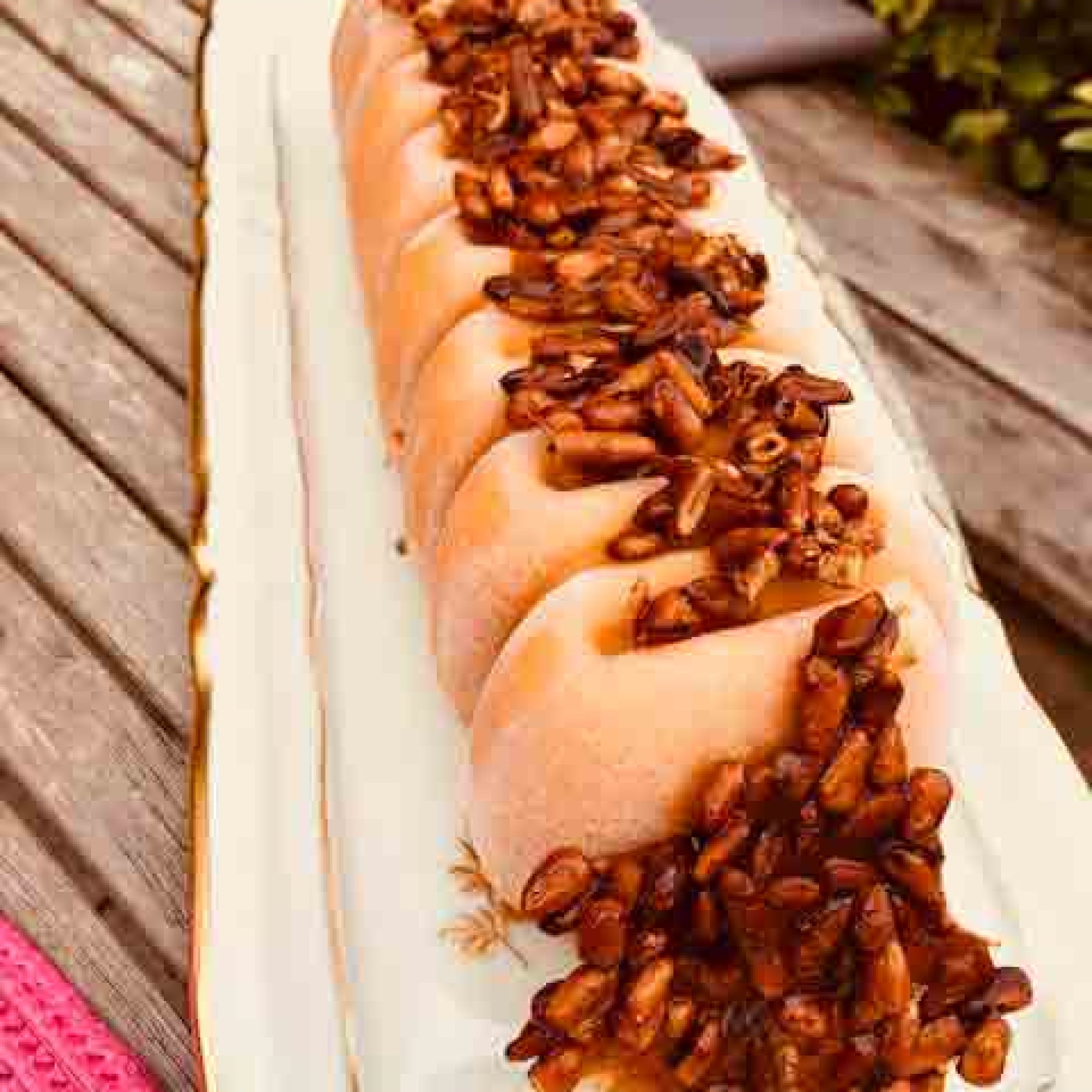 Glace abricot lavande aux pignons de pin caramélisés