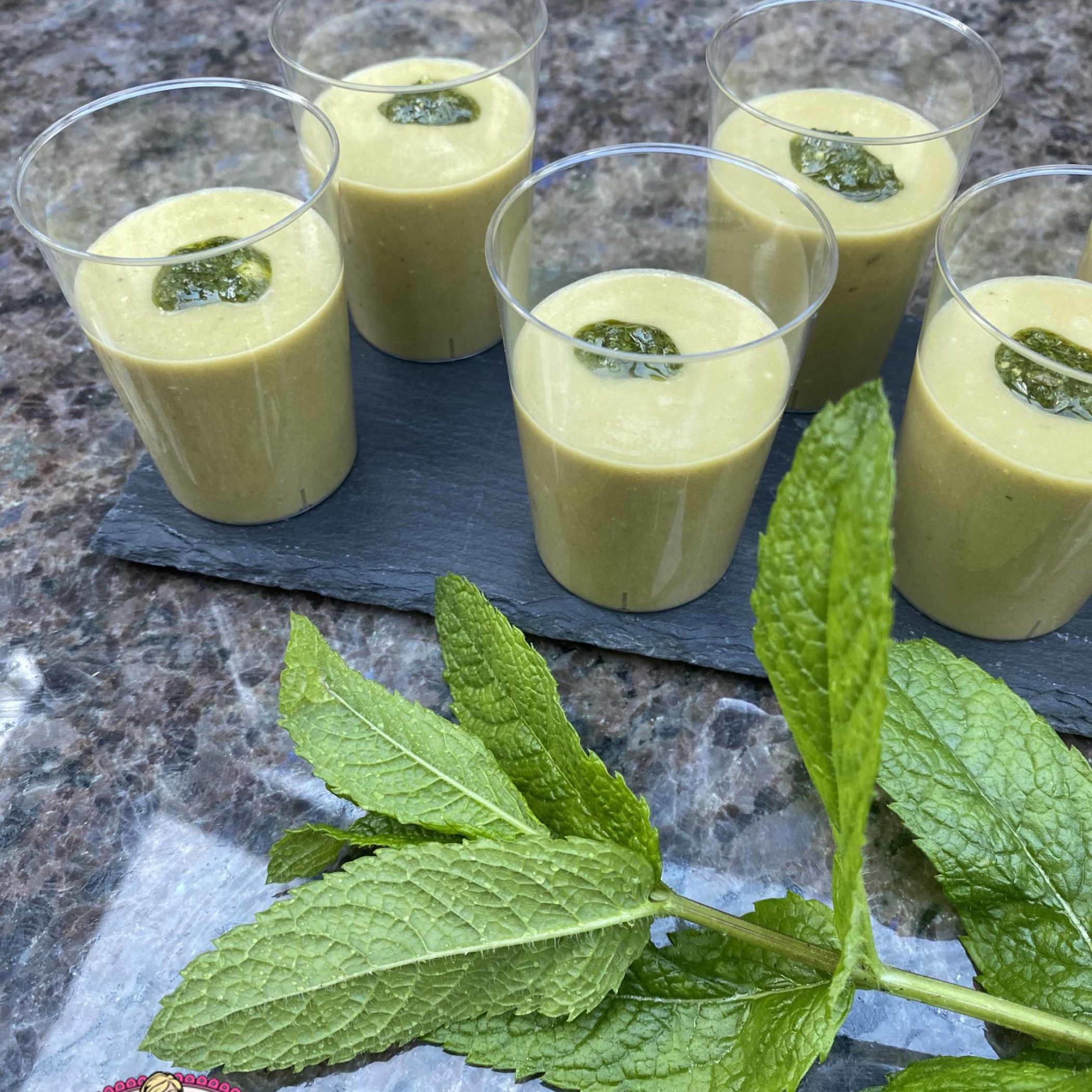 Soupe froide de cosses de petits pois