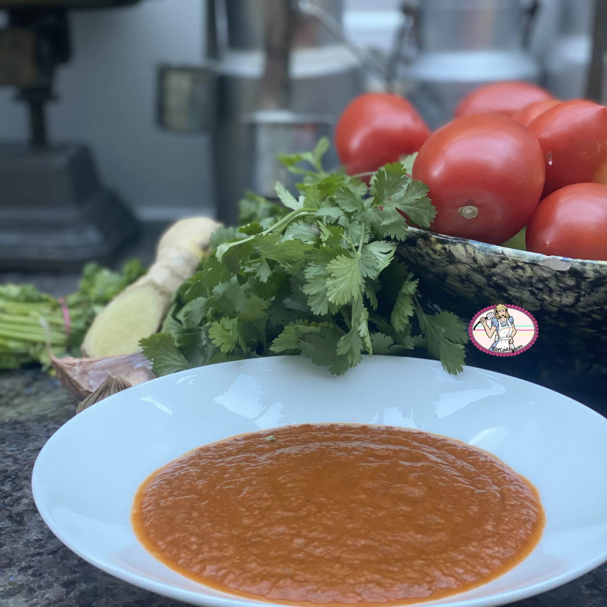 Soupe de tomates à la coriandre et au gingembre frais