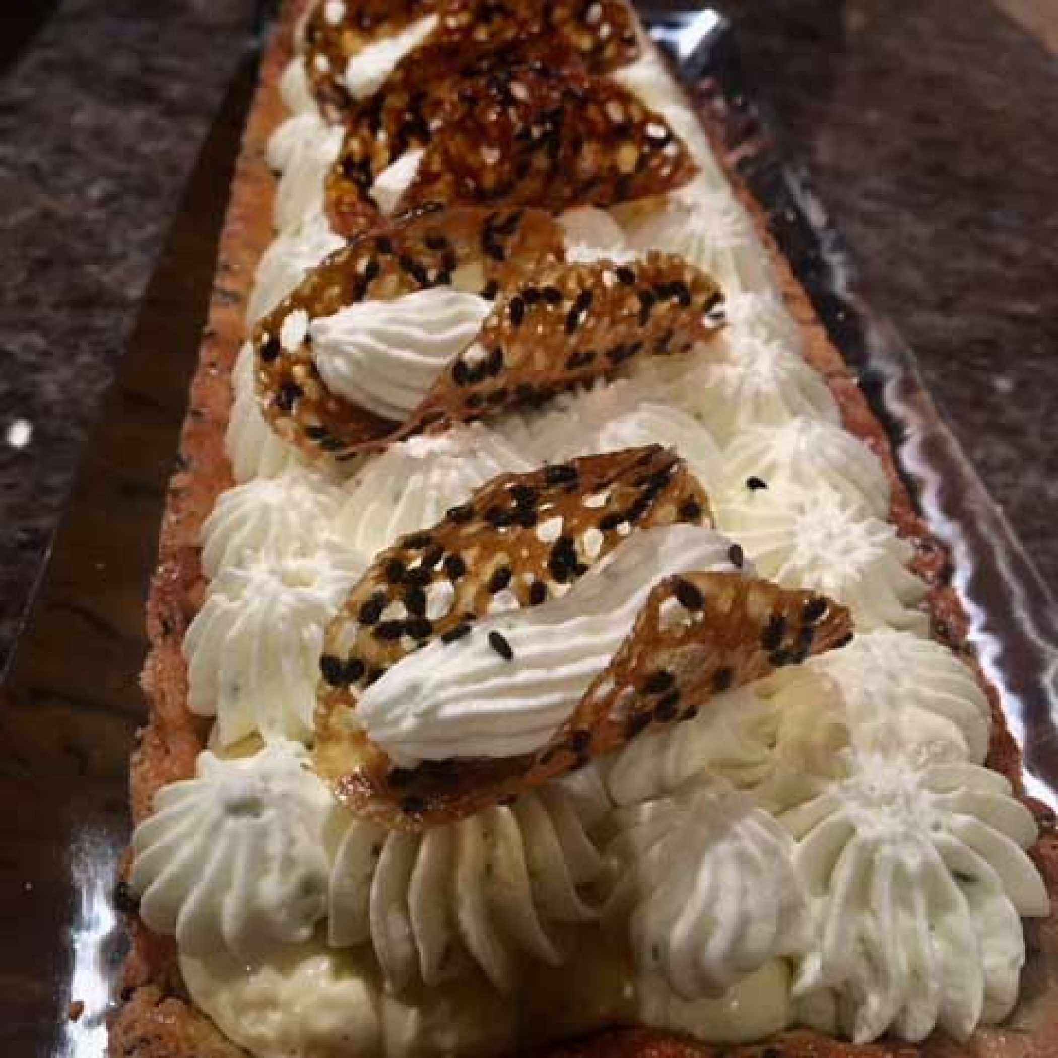 Tarte yuzu sésame noir